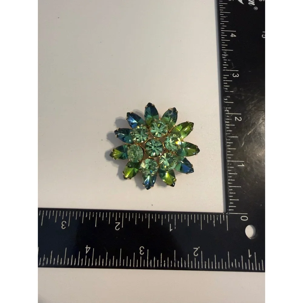 Weiss vintage brooch